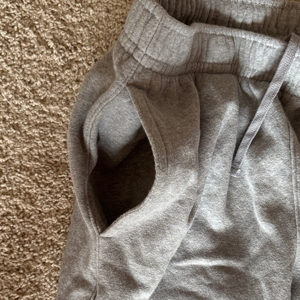 Nike Heather Gray Joggers - Picture 3 of 5